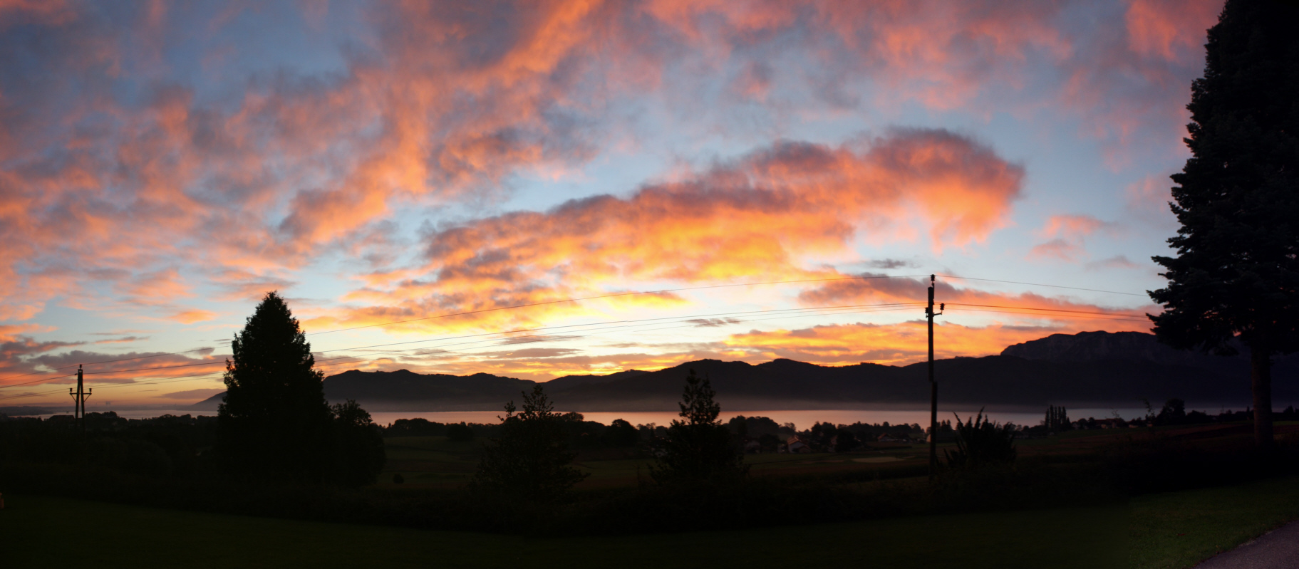 Sonnenaufgang ber dem Attersee - Panoramafoto